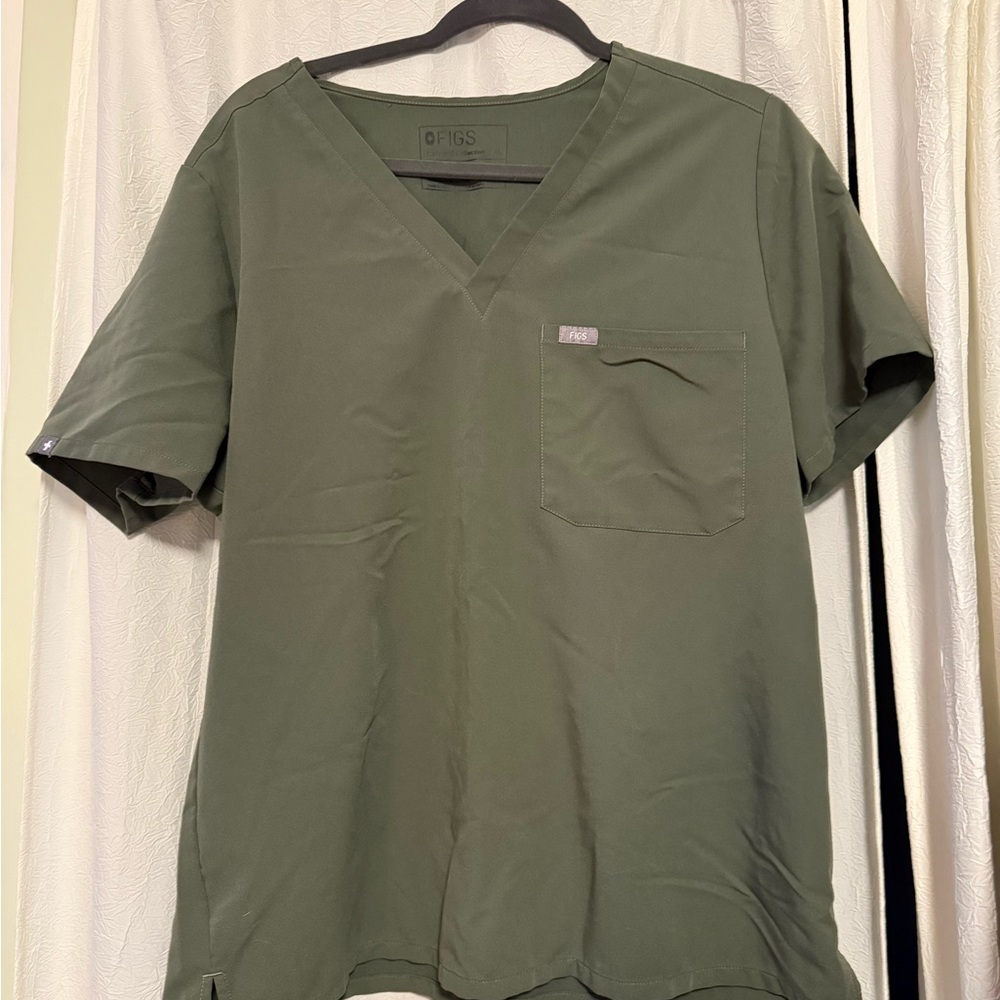 FIGS women’s  Green V-Neck scrub top